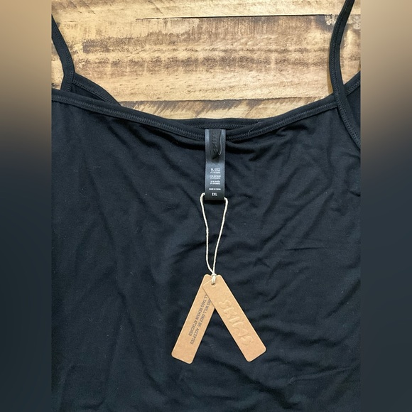 SKIMS 2X Black Tank - Picture 2 of 2